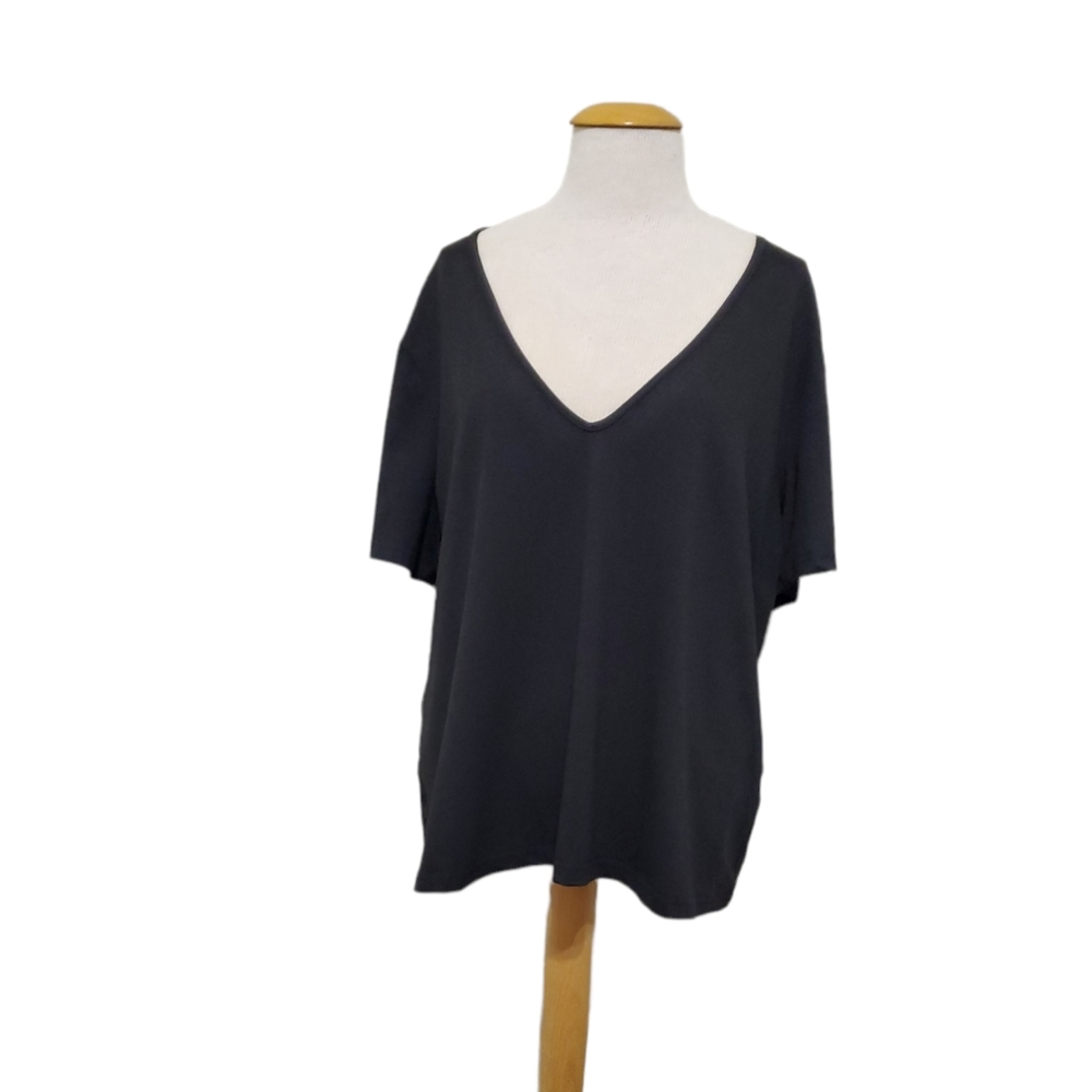 Shein Curve Black V-Neck T-Shirt